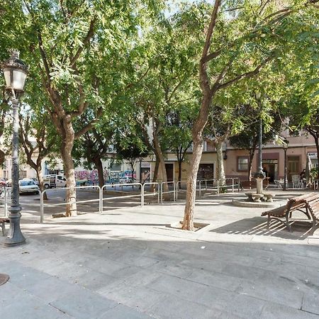Beautiful Apartment 20 Minutes From City Center L'Hospitalet de Llobregat Bagian luar foto