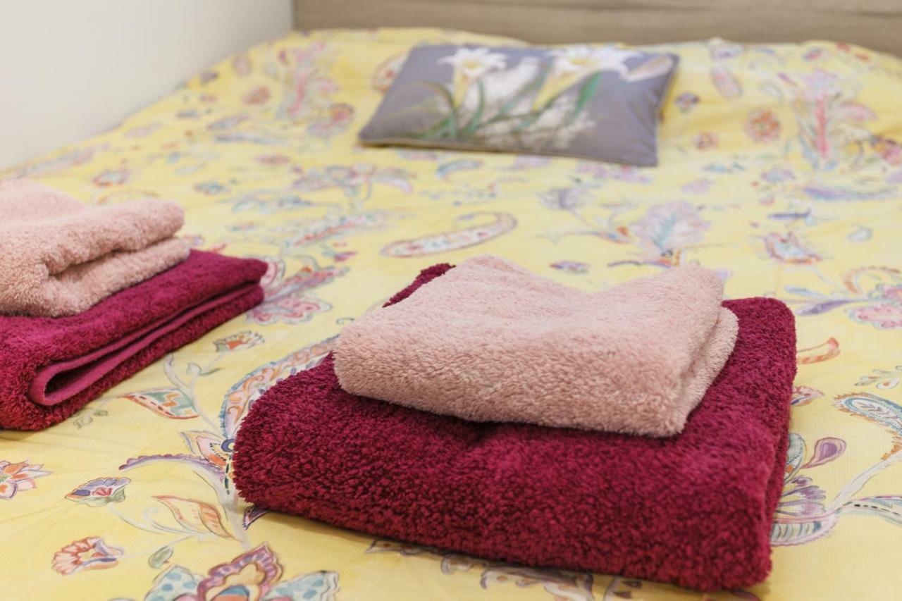 Beautiful Apartment 20 Minutes From City Center L'Hospitalet de Llobregat Bagian luar foto