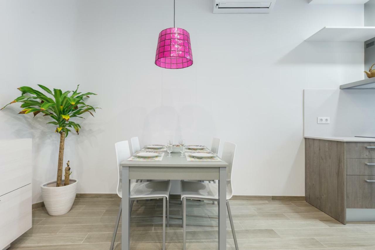 Beautiful Apartment 20 Minutes From City Center L'Hospitalet de Llobregat Bagian luar foto