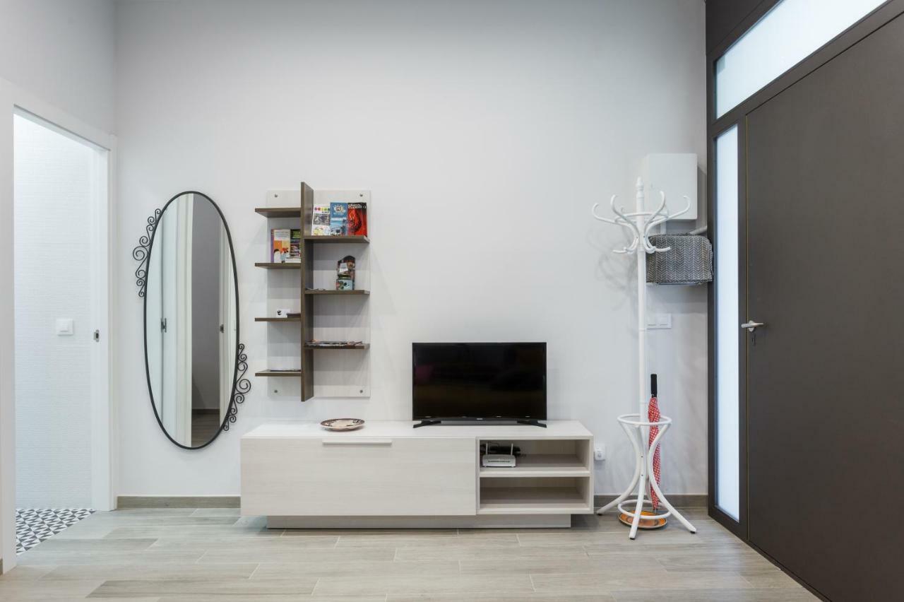 Beautiful Apartment 20 Minutes From City Center L'Hospitalet de Llobregat Bagian luar foto