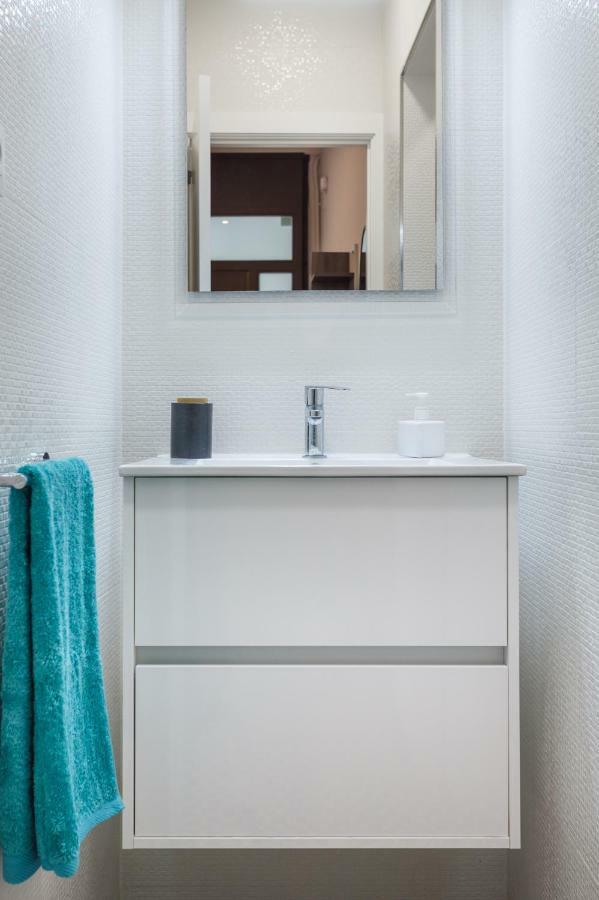 Beautiful Apartment 20 Minutes From City Center L'Hospitalet de Llobregat Bagian luar foto