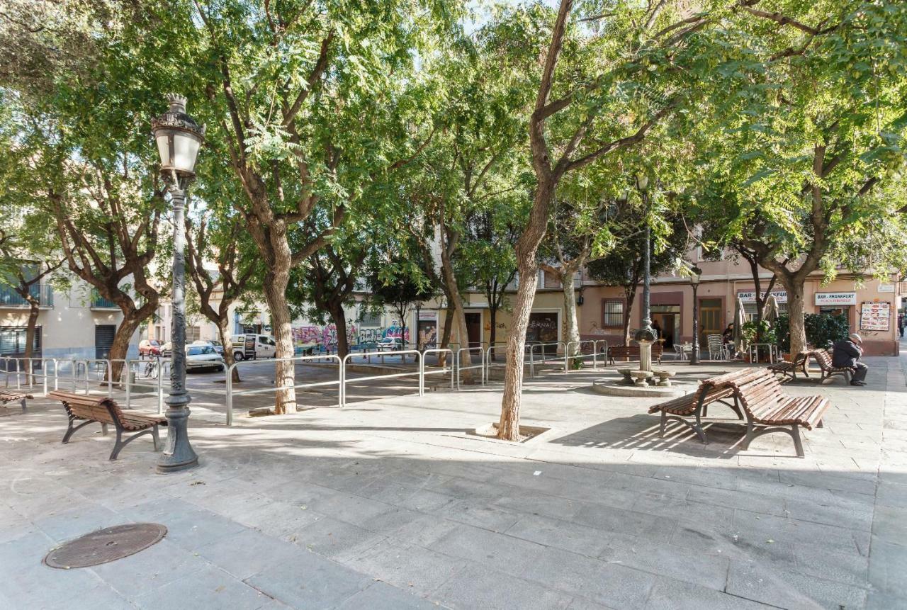 Beautiful Apartment 20 Minutes From City Center L'Hospitalet de Llobregat Bagian luar foto